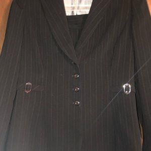 Tahari suit. 8P